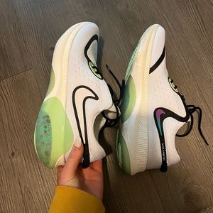 Size 8 nike joyride